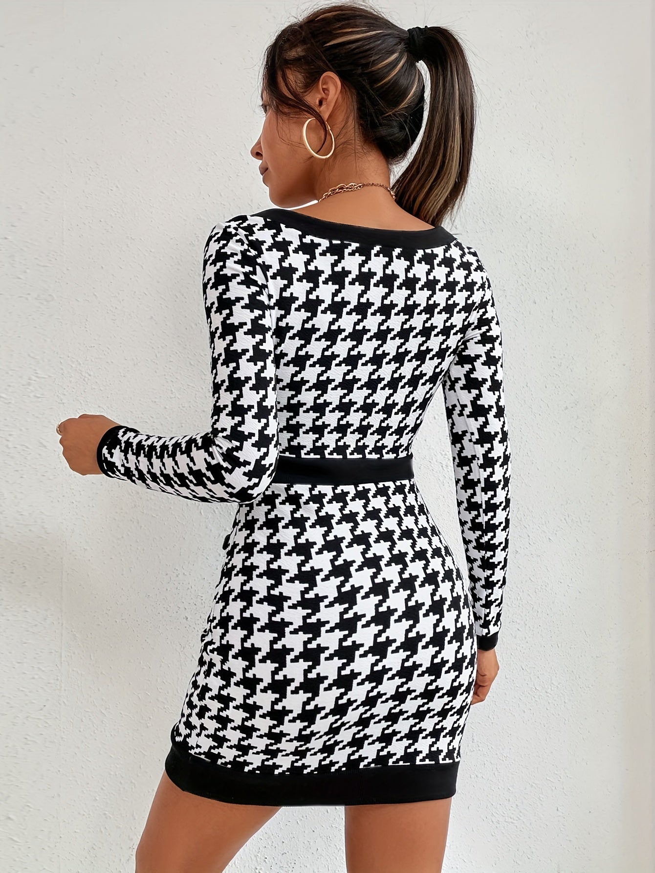 MILENA™ | Chic Monogramklänning, designad för att få dig att sticka ut vid alla tillfällen